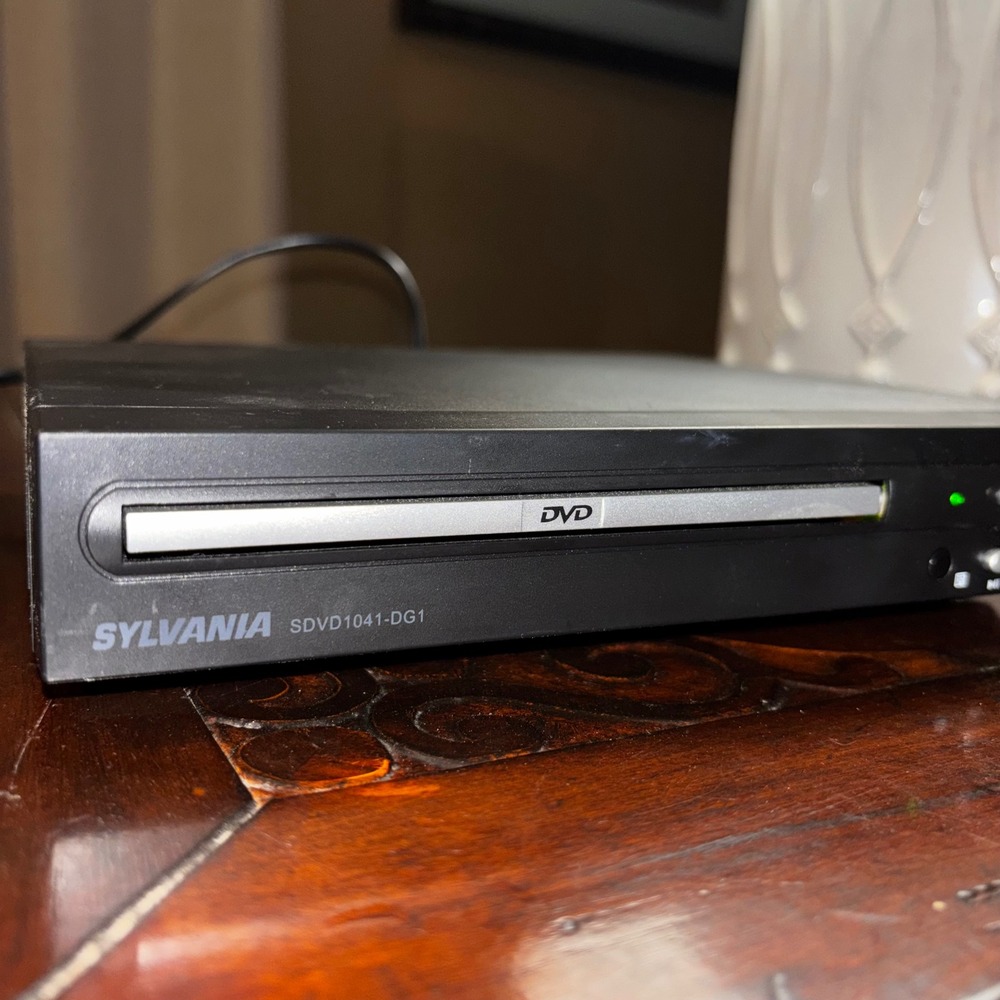 Sylvania DVD Player Compact‎ Home Theater Equipment Black SDVD1041-DG1